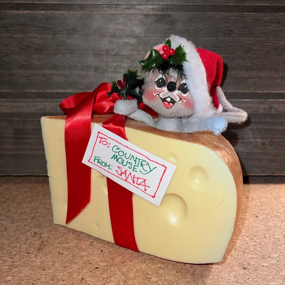 Annalee Country Mouse in Cheese Christmas Figurine OS Yellow Good Vintage 1992